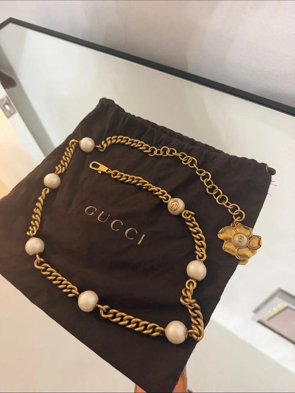 Gucci Gold-Tone Chain belt with Cream Pearl Accents